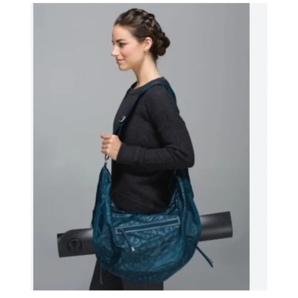 Lululemon Resolution Hobo Bag Alberta Lake Blue Teal Yoga Mat Carrier Crossbody